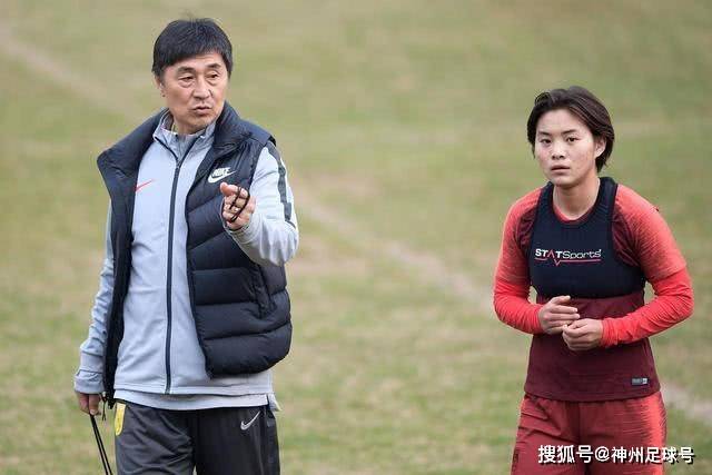 奔驰全新长轴距GLE SUV即将上市，消费者需理性选择