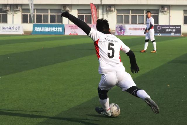 首轮爆冷：曼联主场0-2负于升班马